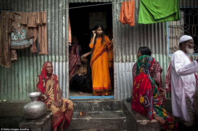 Nỗi đau của cô dâu 15 tuổi trong đám cưới không nụ cười - Ảnh 3