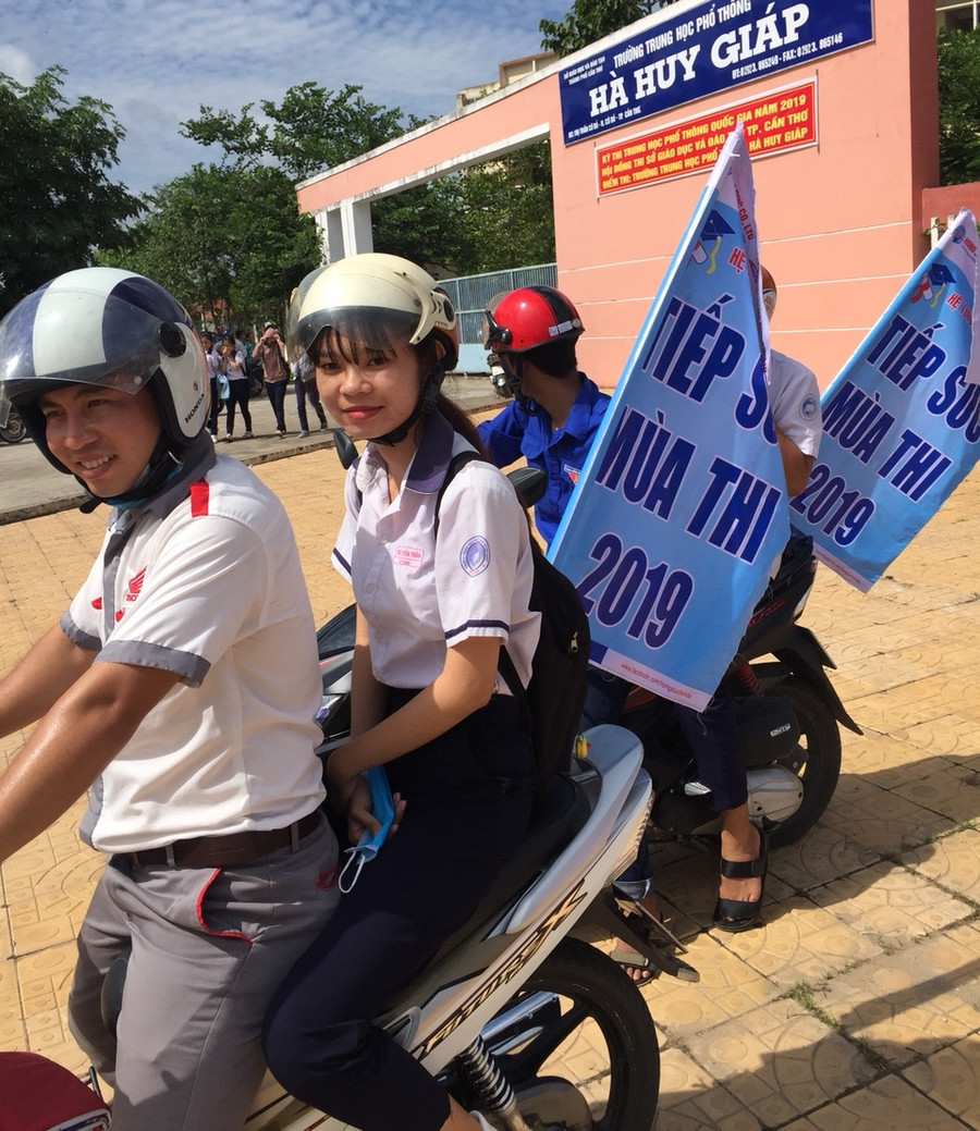 Thí sinh yên tâm được đưa rước miễn phí...