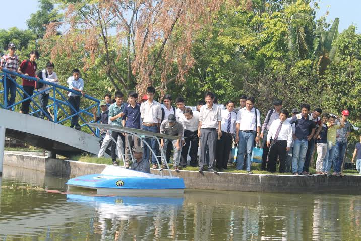 Thực nghiệm một sản phẩm tham gia triển lãm.