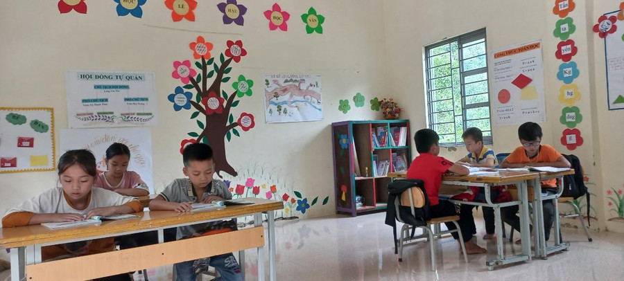 Học sinh lớp ghép ở điểm trường Nà Khuôn, Trường Tiểu học Minh Khai (huyện Bình Gia, tỉnh Lạng Sơn). Ảnh: NTCC