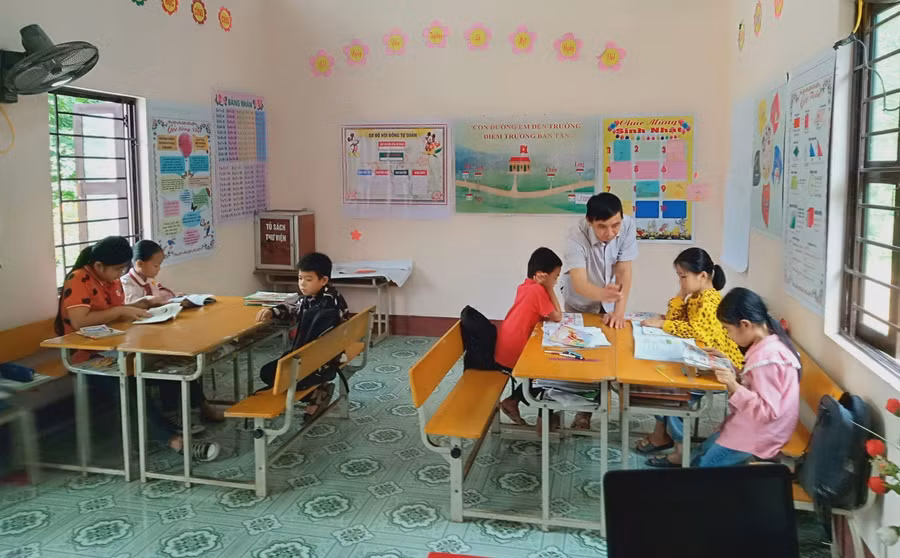 Một tiết học của lớp ghép ở điểm trường Bản Tăn - Trường Tiểu học Minh Khai (huyện Bình Gia, tỉnh Lạng Sơn). Ảnh: NTCC