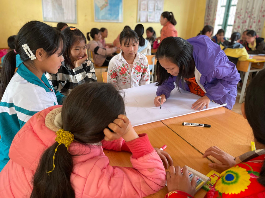 Học sinh Trường PTDTBT THCS Ta Ma tham gia sinh hoạt câu lạc bộ trẻ em gái. Học sinh Trường PTDTBT THCS Ta Ma tham gia sinh hoạt câu lạc bộ trẻ em gái.