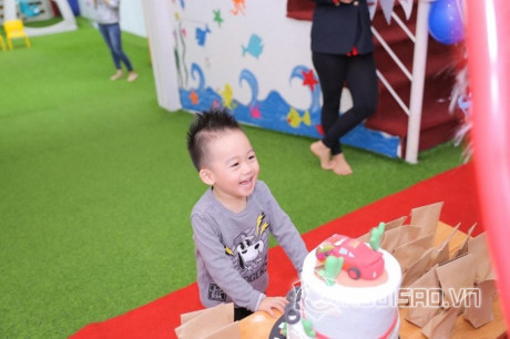 Cựu siêu mẫu Ngọc Thạch tổ chức sinh nhật hoành tráng cho con trai - Ảnh 4 Cuu sieu mau Ngoc Thach to chuc sinh nhat hoanh trang cho con trai - Anh 4