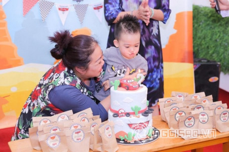 Cựu siêu mẫu Ngọc Thạch tổ chức sinh nhật hoành tráng cho con trai - Ảnh 3 Cuu sieu mau Ngoc Thach to chuc sinh nhat hoanh trang cho con trai - Anh 3
