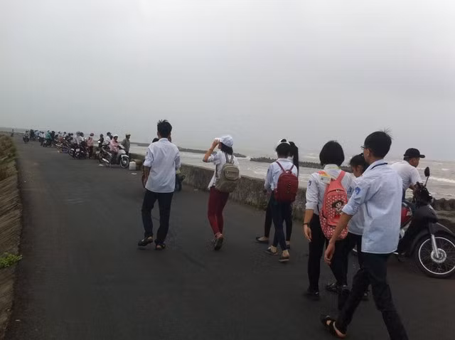 3 học sinh bị ngã xuống biển tại Nam Định ảnh 2