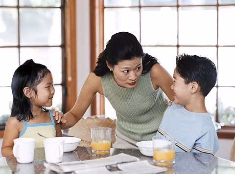 Những thời điểm bố mẹ nhất định không nên mắng con - Ảnh 3 Những thời điểm bố mẹ nhất định không nên mắng con - Ảnh 3