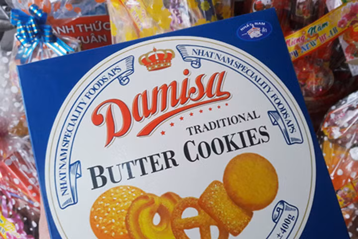 Bánh kẹo "nhái" xuất hiện trong giỏ quà Tết