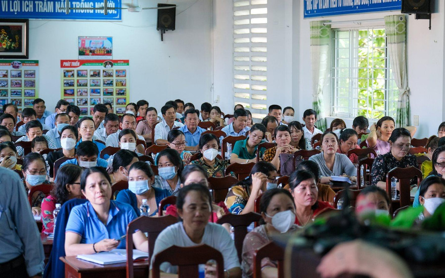 Cán bộ quản lý, giáo viên tham gia tập huấn.
