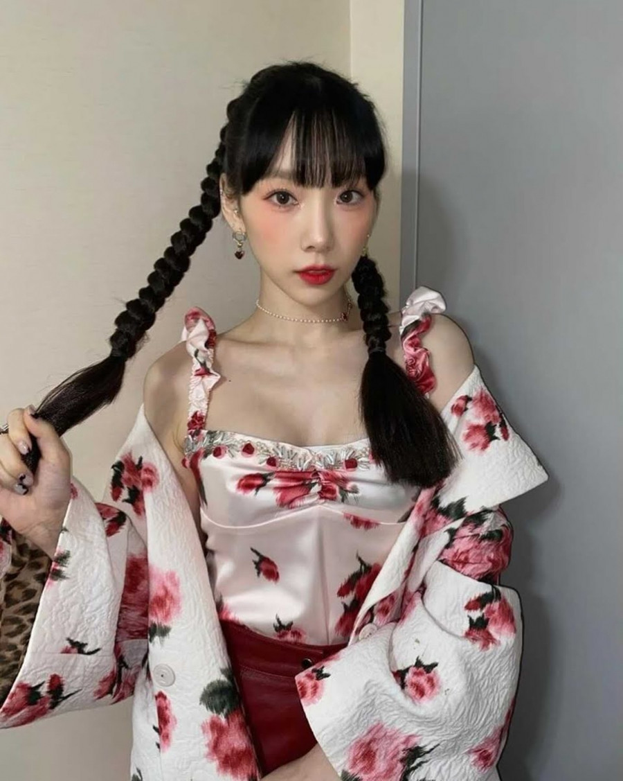 Kiểu tóc dễ thương này đã làm nổi bật vẻ đẹp trẻ trung và xinh như búp bê của Taeyeon!