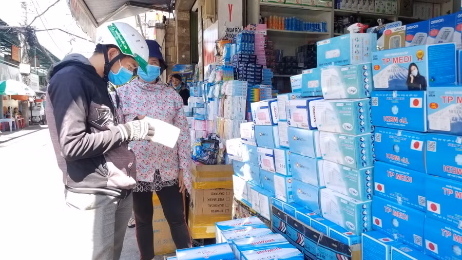 Đảm bảo hàng hoá, nhu yếu phẩm đặc biệt là hàng hoá phòng hộ dịch