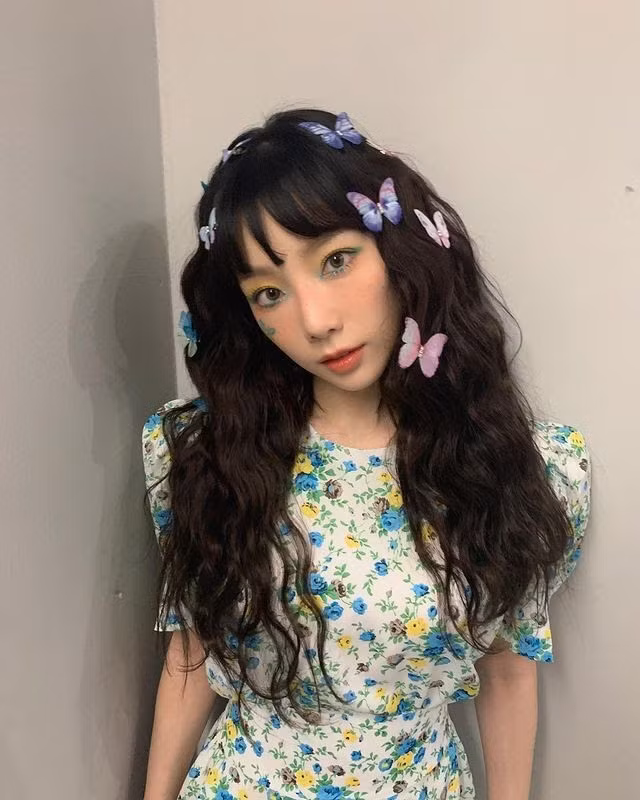 Tạo hình búp bê của Taeyeon khiến chúng ta phải xuýt xoa khen ngợi và chắc chắn cũng khiến trái tim của nhiều người khác phải xao xuyến.