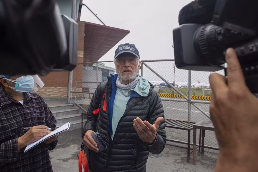 Chinh phục đỉnh Everest ở tuổi 75 - Arthur Muir đã trở thành người Mỹ già nhất từng làm được điều này.