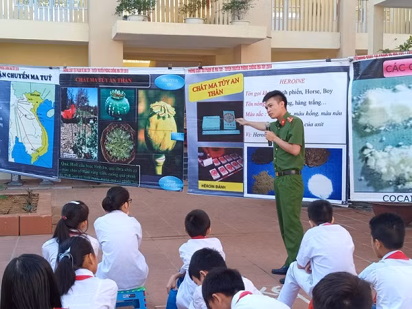 Tuyên truyền tác hại của ma túy trong học đường là một nội dung quan trọng trong công cuộc đấu tranh đẩy lùi tệ nạn ma túy. Ảnh minh họa