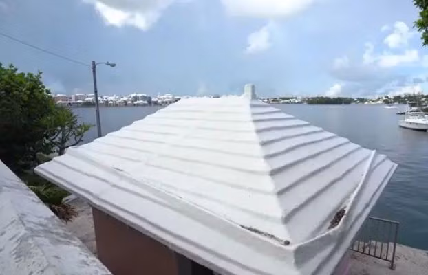 Bí ẩn những ngôi nhà có mái màu trắng ở Bermuda ảnh 2