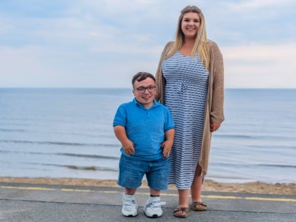 Cặp đôi “chồng lùn vợ cao” lập kỷ lục Guinness thế giới.