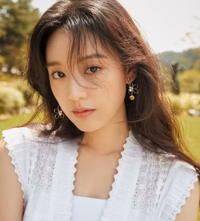 10 nữ diễn viên xinh đẹp nhất Hàn Quốc được người hâm mộ bình chọn ảnh 1