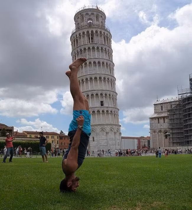 Thế này đã đủ nghiêng chưa nhỉ.