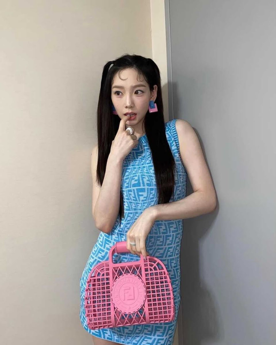 Taeyeon thường xuyên khoe ngoại hình đáng yêu như búp bê của mình trên mạng xã hội! Chỉ cần lướt qua trang cá nhân Instagram của cô ấy, Sone đã có thể mỉm cười.