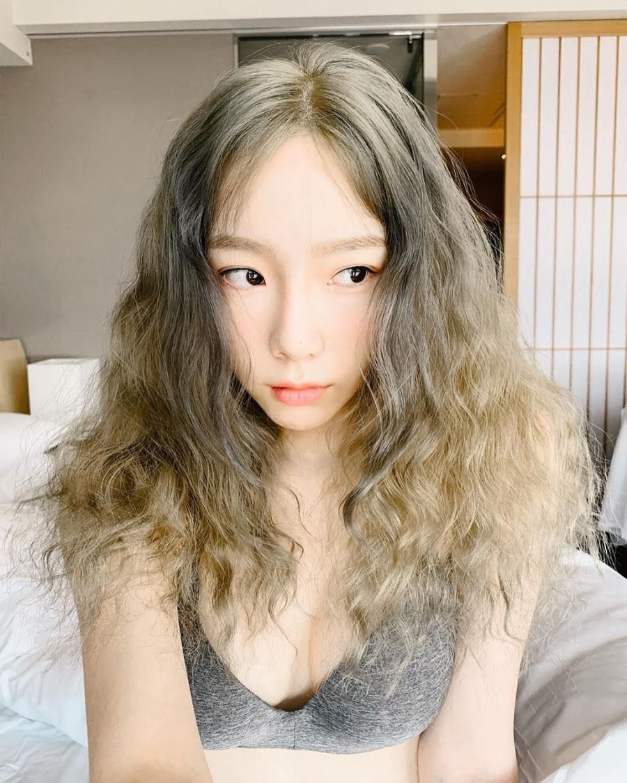 Taeyeon đã đánh cắp mọi trái tim của chúng ta với bức ảnh tự sướng này! Vẻ đẹp tự nhiên của cô ấy thực sự tỏa sáng!