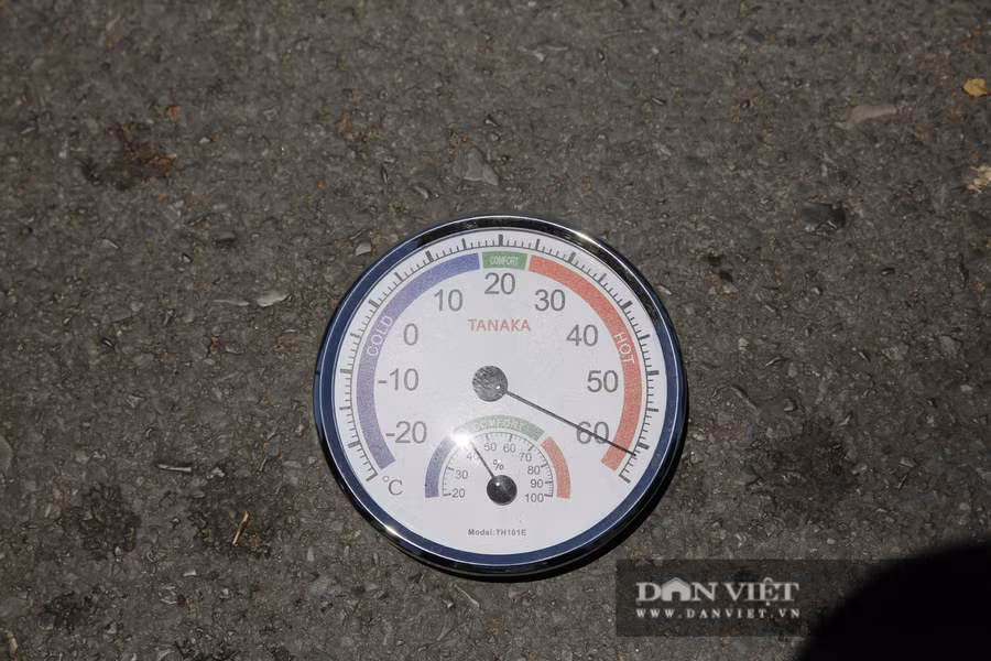 Nhiệt độ đo được tại mặt đường lúc này có thể lên đến hơn 60 độ C.