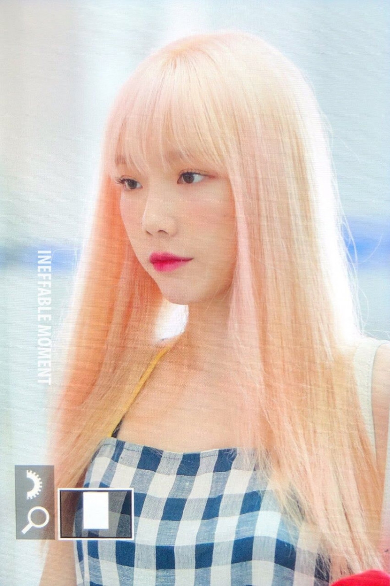 Vừa bước qua sân bay, Taeyeon đã quay đầu lại với vẻ đẹp không thực của mình.