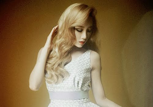 Bức ảnh này mang đến sự rung cảm của những năm 1950-1960 và chứng minh vẻ đẹp vượt thời gian của Taeyeon.