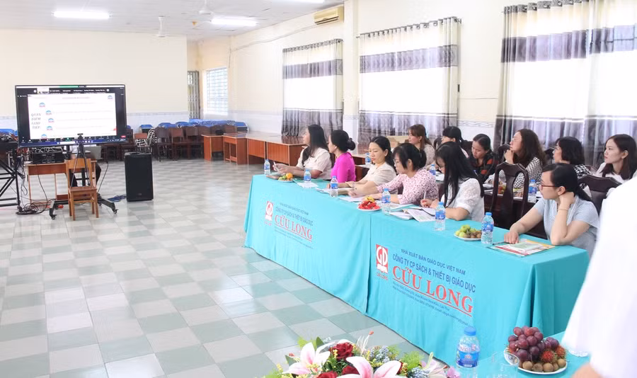 Hội thảo giới thiệu SGK lớp 5 được tổ chức theo hình thức trực tuyến, có 166 điểm cầu với 2.813 giáo viên TP Cần Thơ tham gia.