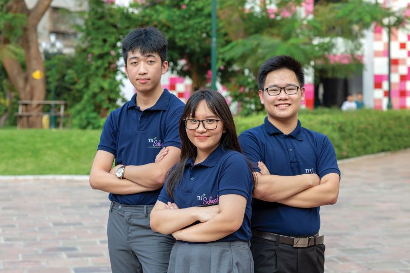 Nguyễn Anh Trung (phải) và các bạn học tại Trường TH School. Nguyễn Anh Trung (phải) và các bạn học tại Trường TH School.