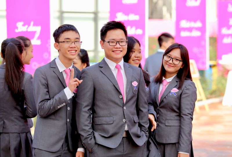 Nguyễn Anh Trung (giữa) và các bạn học tại Trường TH School. Nguyễn Anh Trung (giữa) và các bạn học tại Trường TH School.