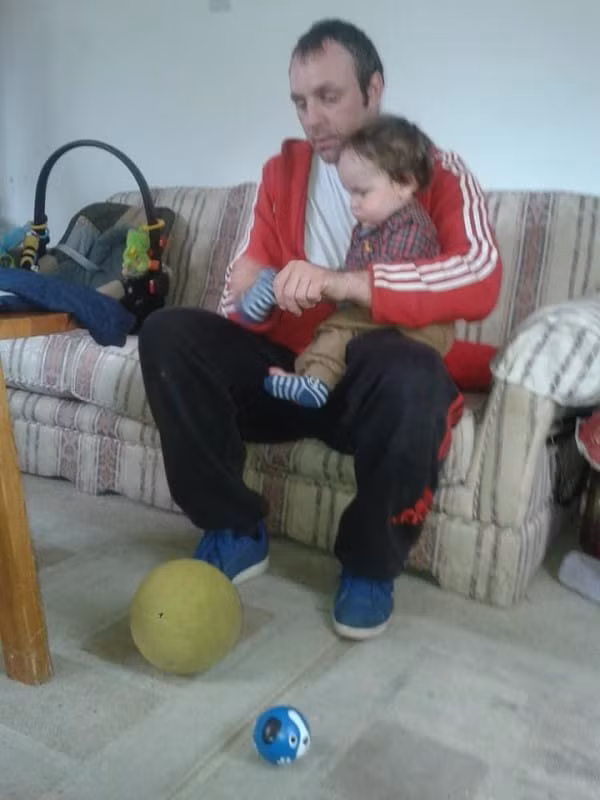 Bé trai đi chơi bị rơi vào chuồng khỉ đột và điều bất ngờ đã xảy ra ảnh 4