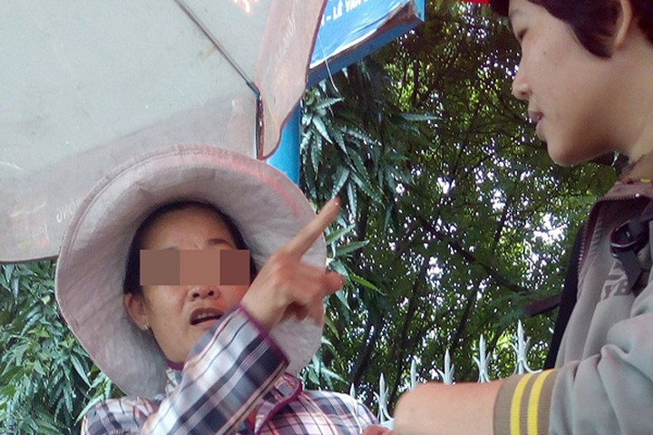 Vụ nữ sinh “bị sàm sỡ giữa đường“: Chỉ là thò tay vào túi quần bạn gái lấy tiền