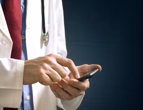 Kinh hai bac si bo quen gac, dien thoai, keo... trong bung benh nhan nhieu thang troi - Anh 3