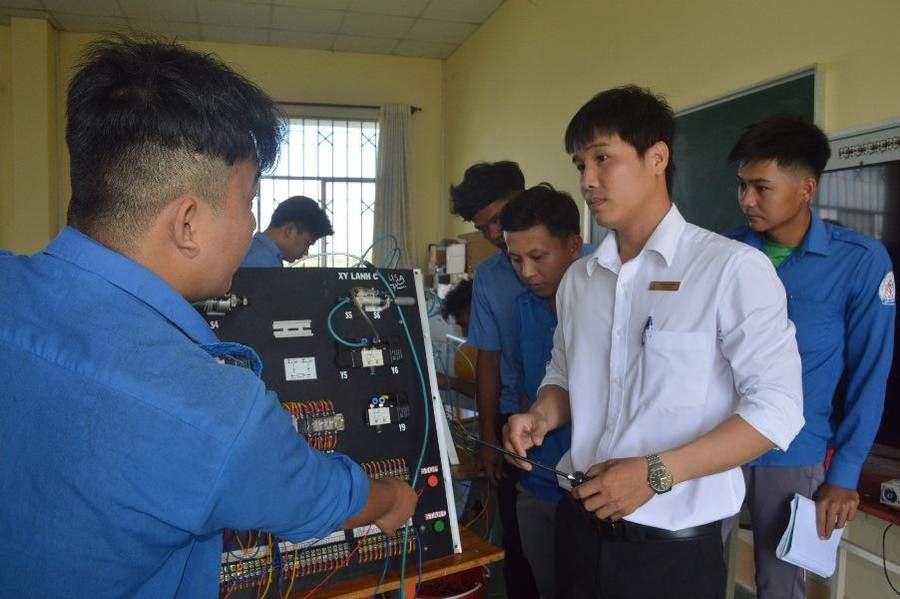 Giờ dạy, học của thầy, trò Trường Cao đẳng Nghề Sóc Trăng. Giờ dạy, học của thầy, trò Trường Cao đẳng Nghề Sóc Trăng.