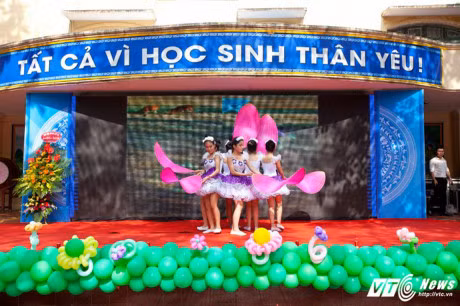 Le be giang ngap tran cam xuc cua hoc sinh Ha thanh - Anh 11