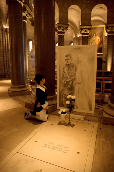 Ly Nha Ky dat hoa tuong niem Cong nuong Grace Kelly - Anh 8