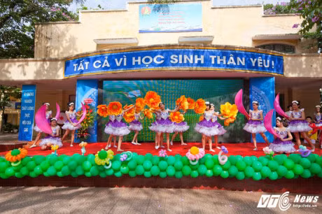 Le be giang ngap tran cam xuc cua hoc sinh Ha thanh - Anh 10