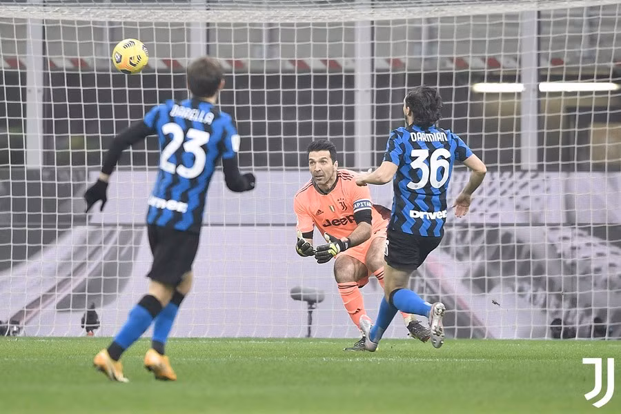 Ngoài tình huống mắc lỗi trong bàn thua, thủ thành lão luyện Buffon có trận đấu tốt.