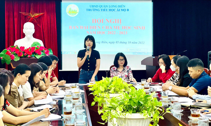 Họp Ban đại diện cha mẹ học sinh tại Trường Tiểu học Ái Mộ B (Long Biên, Hà Nội) năm học 2022 - 2023.