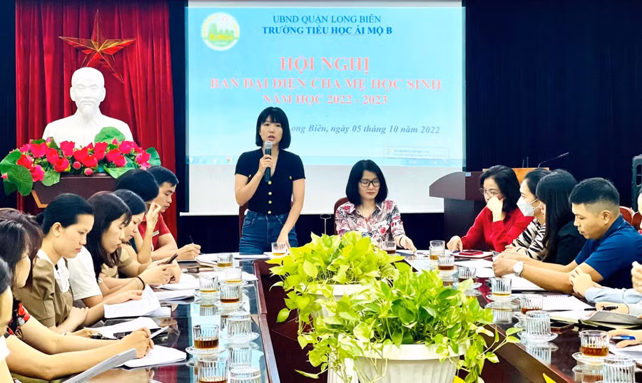 Họp Ban đại diện cha mẹ học sinh tại Trường Tiểu học Ái Mộ B (Long Biên, Hà Nội) năm học 2022 - 2023.