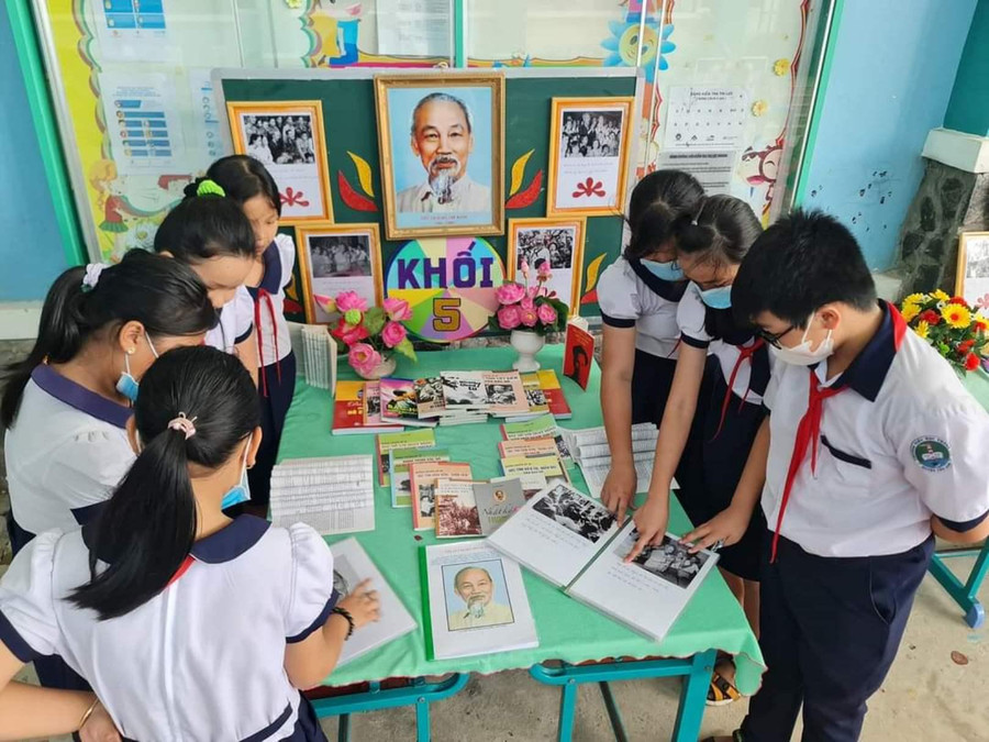 Học sinh Trường Tiểu học Thạnh An (huyện Cần Giờ, TPHCM) tham gia Ngày hội đọc sách do nhà trường tổ chức. Học sinh Trường Tiểu học Thạnh An (huyện Cần Giờ, TPHCM) tham gia Ngày hội đọc sách do nhà trường tổ chức.