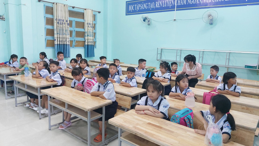 Học sinh tiểu học tỉnh Sóc Trăng trong ngày tựu trường. Học sinh tiểu học tỉnh Sóc Trăng trong ngày tựu trường.