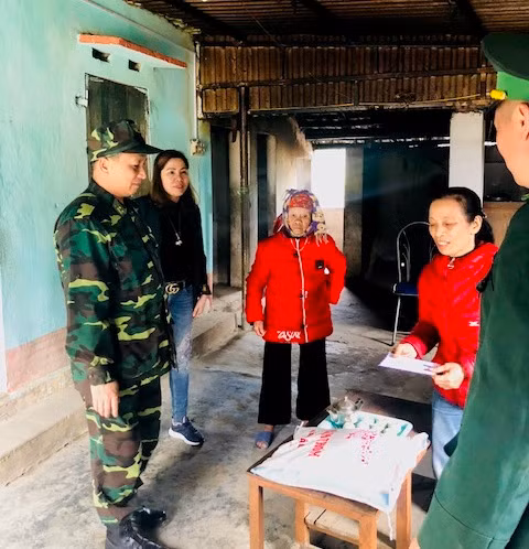 Những món quà nhỏ nhưng có ý nghĩa tinh thần lớn đối với người dân nghèo Quảng Đức.