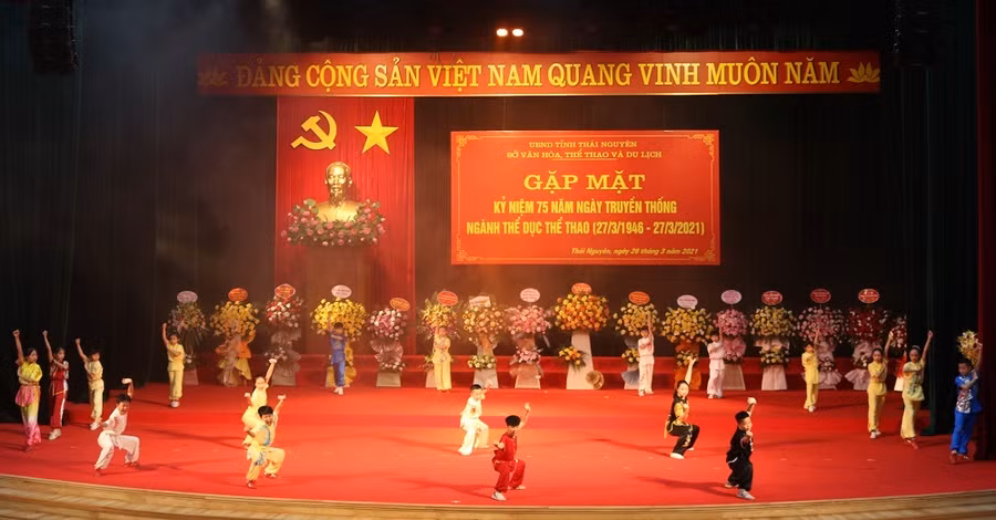 Tiết mục biểu diễn võ thuật do các vận động viên trẻ biểu diễn.