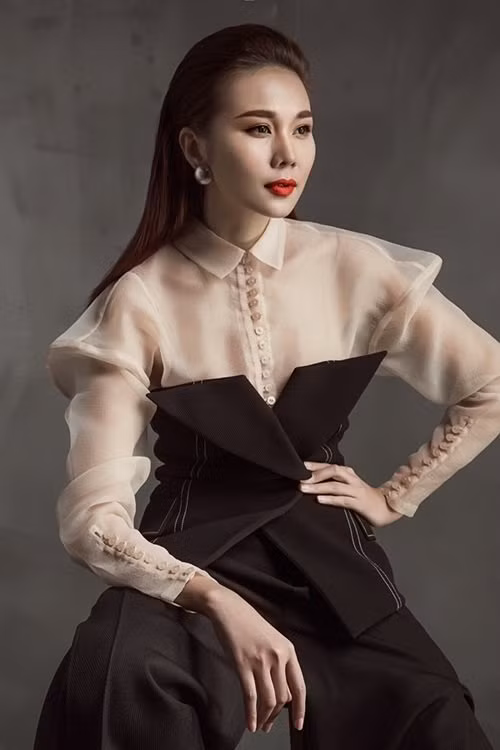 Kiểu tóc vuốt ngược “được lòng” mỹ nhân Việt ảnh 3