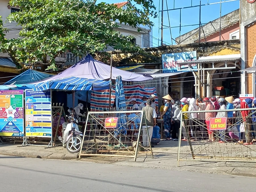 Xuất hiện nhiều ca nhiễm Covid-19 trong cộng đồng, Huế kích hoạt 2 khu điều trị và thu dung.