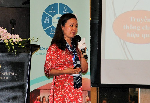 Một học viên trình bày dự án cá nhân tại Hội nghị