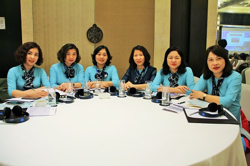 Nhóm học viên khóa học ngắn hạn Học bổng Chính phủ Australia "Hành trình Hỗ trợ phụ nữ trong lãnh đạo" khóa 1 tham dự Hội nghị