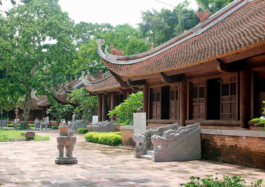 Lam Kinh nơi có nhiều điện miếu, lăng tẩm quy mô lớn thờ cúng tổ tiên, nơi an nghỉ của các vua nhà Lê.