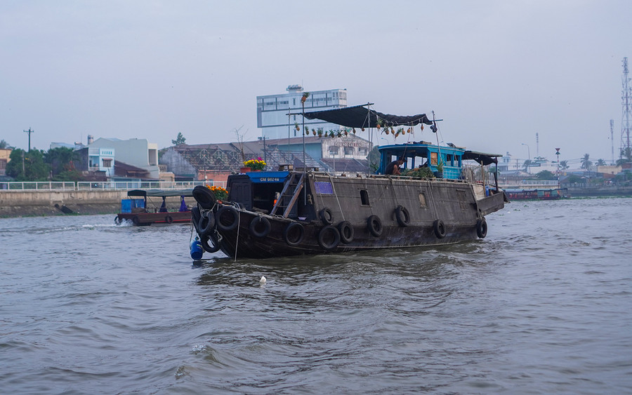 Người bán hàng trưng bày những loại hoa quả tươi ngon trên các gian hàng với màu sắc rực rỡ thu hút ánh nhìn của du khách và người dân địa phương. Người bán hàng trưng bày những loại hoa quả tươi ngon trên các gian hàng với màu sắc rực rỡ thu hút ánh nhìn của du khách và người dân địa phương.