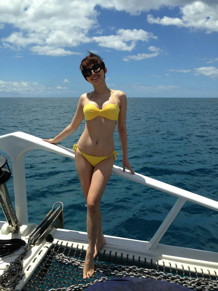 tóc tiên đốt mắt với bikini